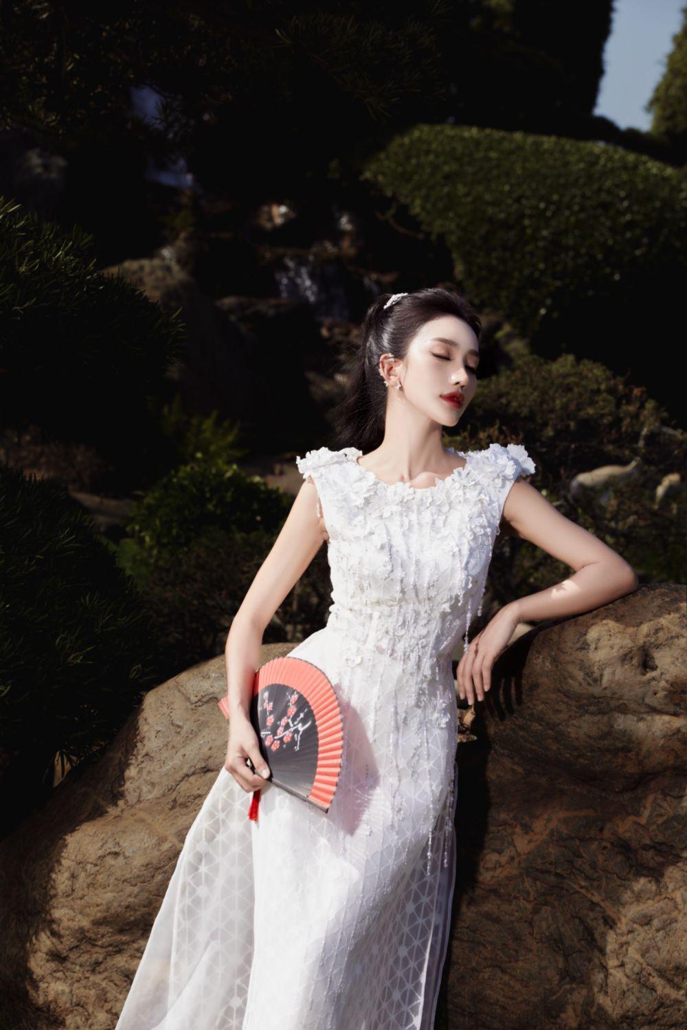 Women's Truc Anh A-line Sleeveless Mesh Lace Floor Length Ao Dai S/M/L White MEAN BLVD White / M Women's Truc Anh A-line Sleeveless Mesh Lace Floor Length Ao Dai S/M/L White MEAN BLVD White / M