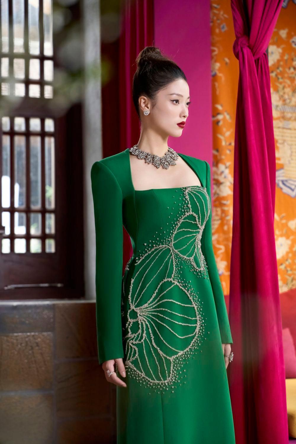 Vivacy Sheath Queen Anne Neck Velvet Satin Floor Length Ao Dai - MEAN BLVD