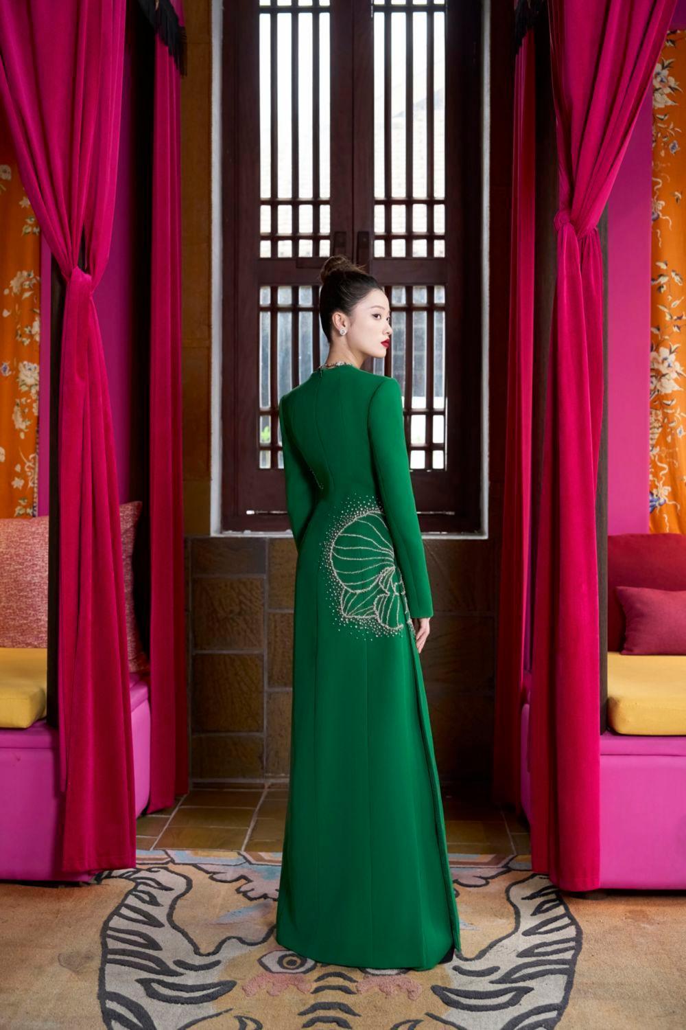 Vivacy Sheath Queen Anne Neck Velvet Satin Floor Length Ao Dai - MEAN BLVD