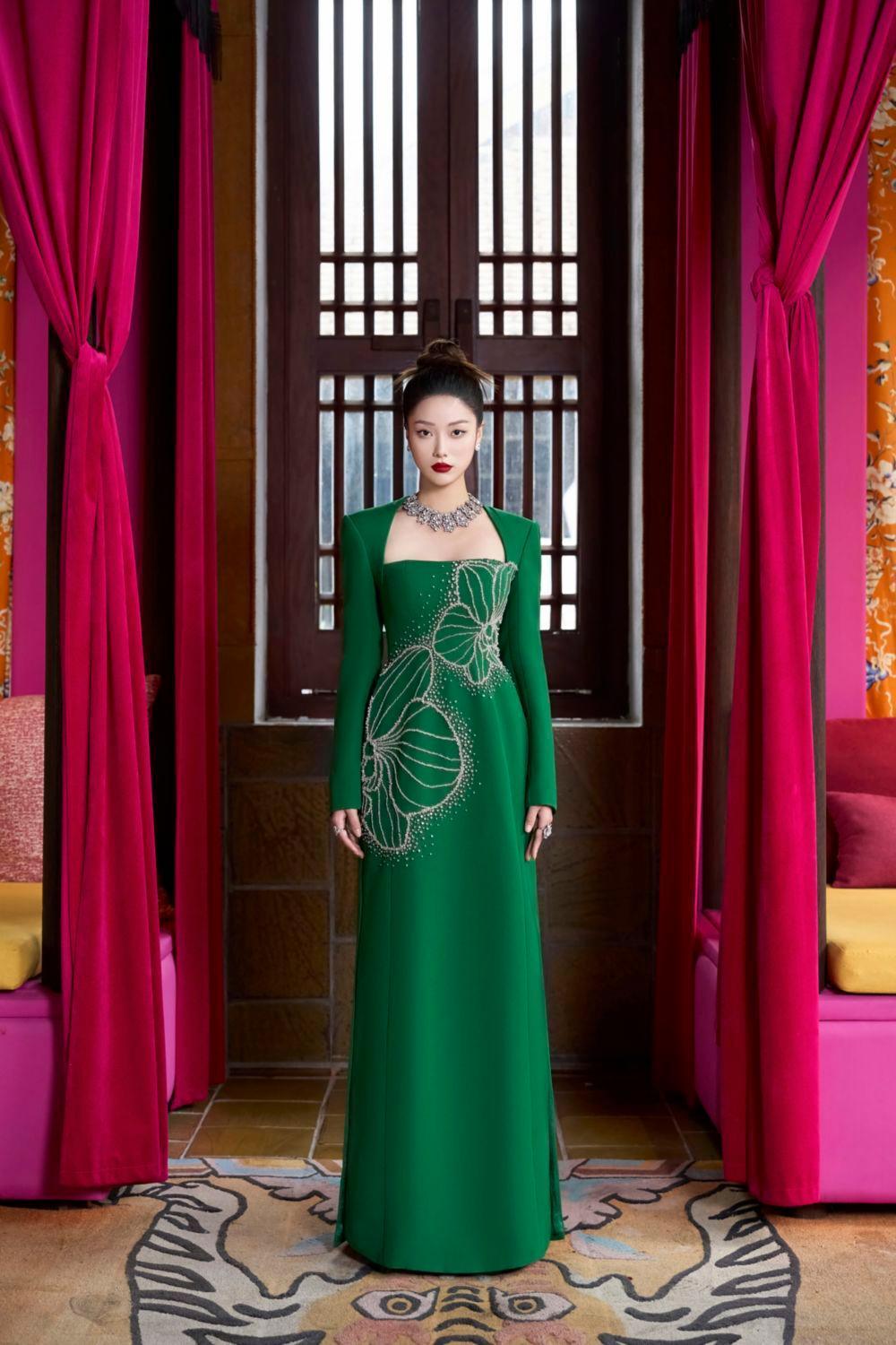 Vivacy Sheath Queen Anne Neck Velvet Satin Floor Length Ao Dai - MEAN BLVD