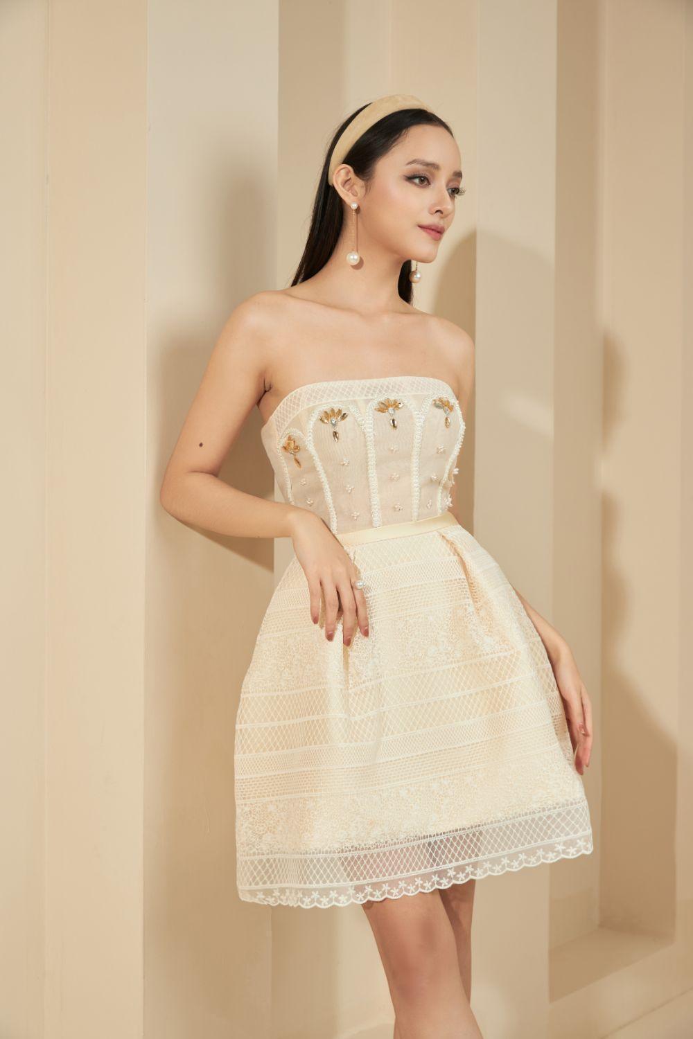 Women's Aisha A-line Straight Across Neck Lace Knee-length Dress XS/S/M/L/XL Beige MEAN BLVD L / Beige