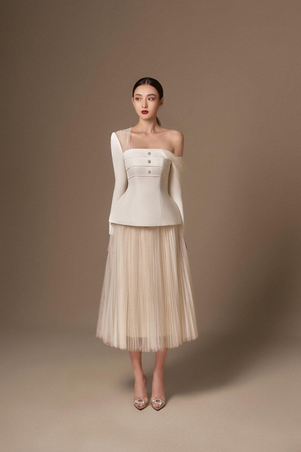 Alya Asymmetric Shoulder Top MEAN BLVD