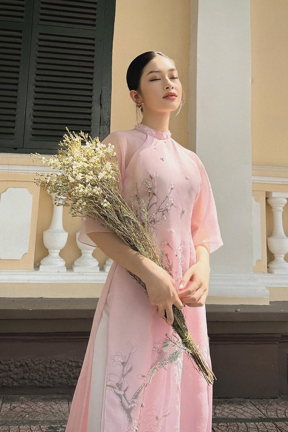 Hy Vien Middle Sleeves Ao Dai MEAN BLVD