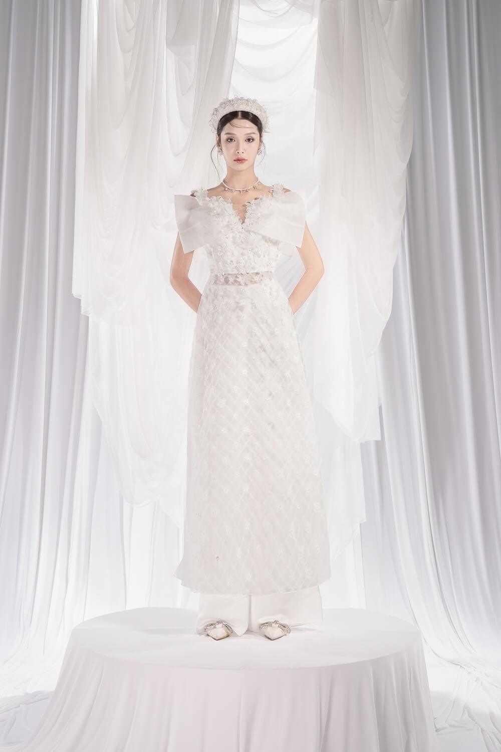 White lace clearance ao dai