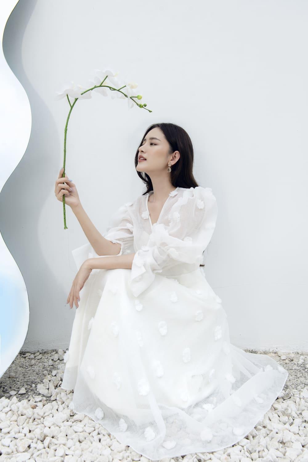 Elegance in White: Discover Our Stunning Wedding Dress Collection