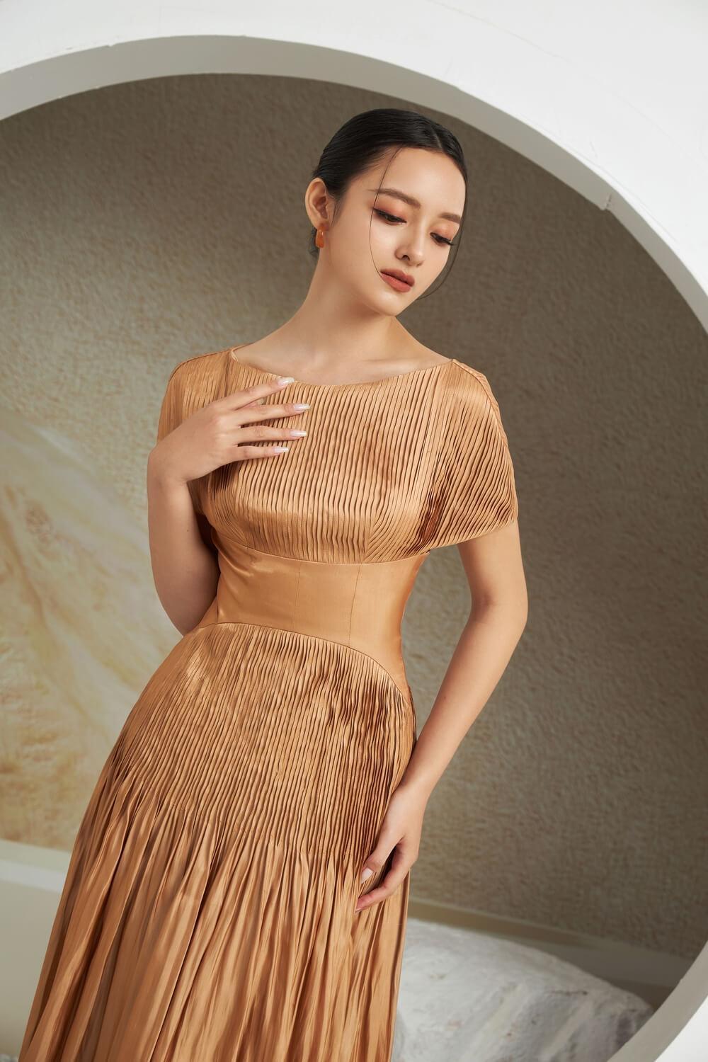 Women's Pugh Gathered Boat Neck Silk Midi Dress XS/S/M/L/XL Brown MEAN BLVD M / Brown Women's Pugh Gathered Boat Neck Silk Midi Dress XS/S/M/L/XL Brown MEAN BLVD M / Brown
