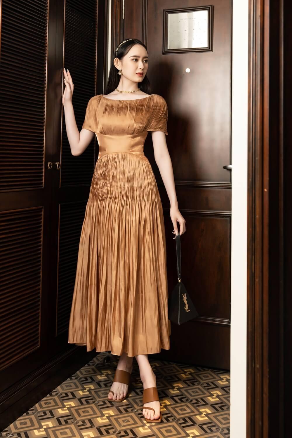 Women's Pugh Gathered Boat Neck Silk Midi Dress XS/S/M/L/XL Brown MEAN BLVD M / Brown Women's Pugh Gathered Boat Neck Silk Midi Dress XS/S/M/L/XL Brown MEAN BLVD M / Brown